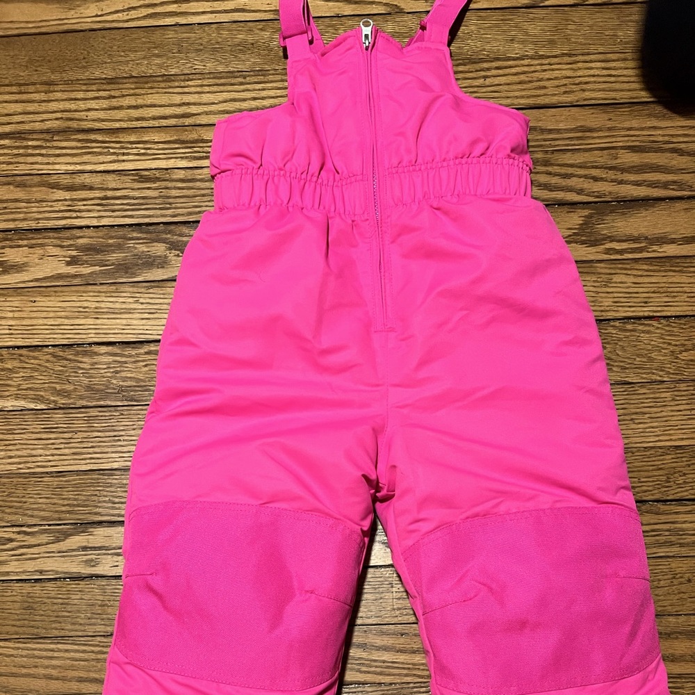Girls 4t snow suit with adjustable straps bright pink never worn